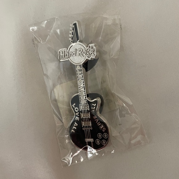 HARD ROCK CAFE All Access Guitar Pin V7 - Picture 1 of 2